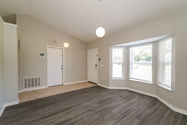 Building Photo - 5511 Ashland Dr