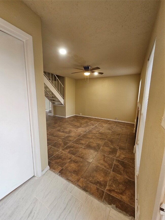 Foto del edificio - 3303 W Greenridge Dr