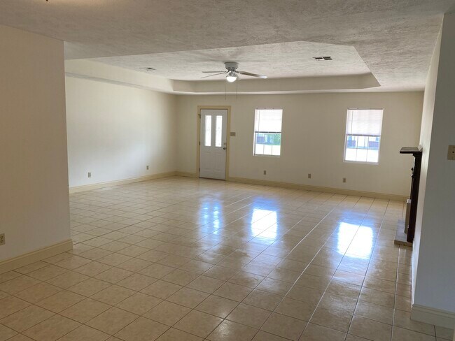Building Photo - 3718 Newcastle Dr
