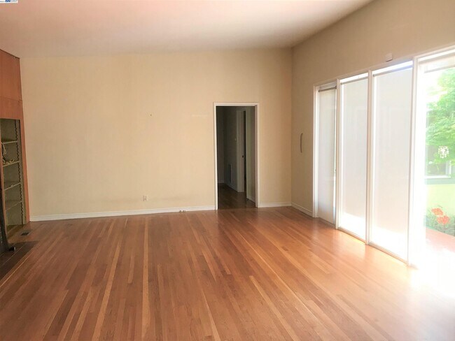Building Photo - 863 Collier Dr