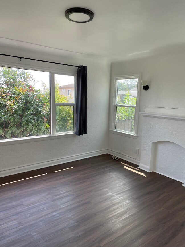 Living Room - 1905 S Alma St