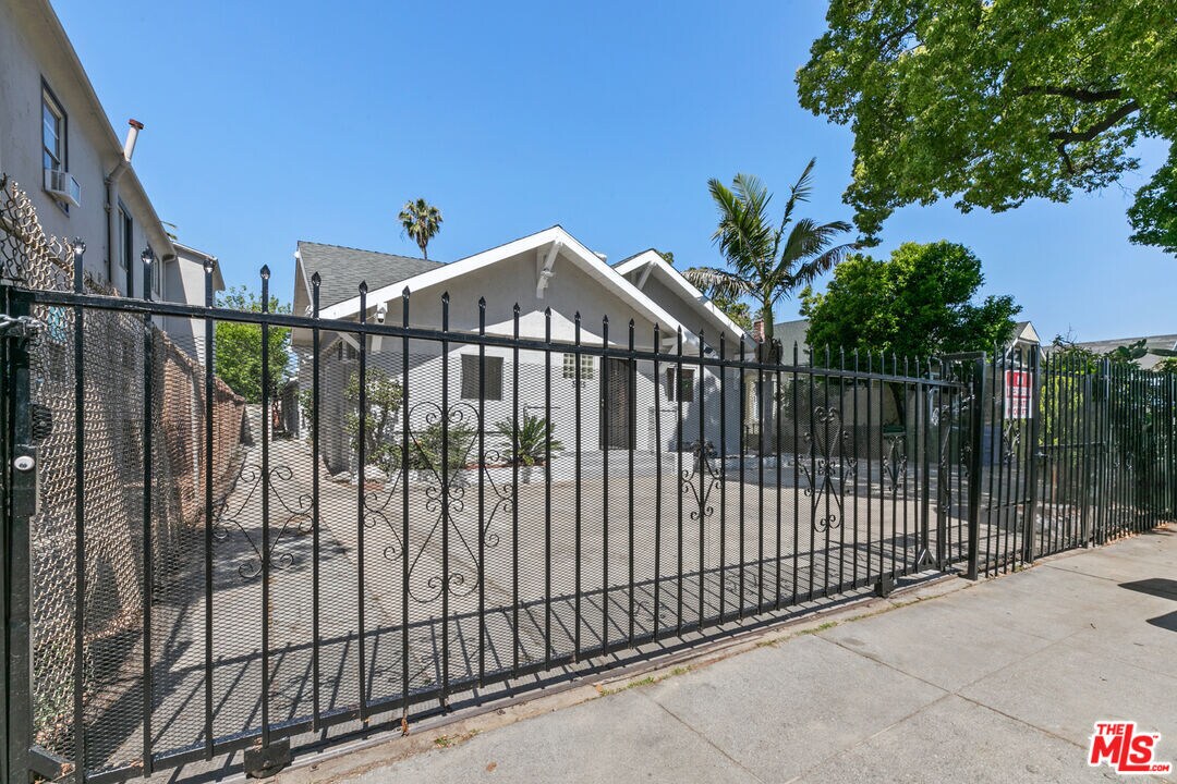 Primary Photo - 3913 S Budlong Ave