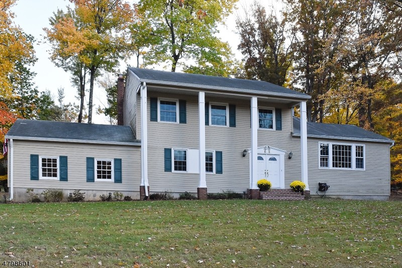 Primary Photo - 68 Meadowbrook Rd