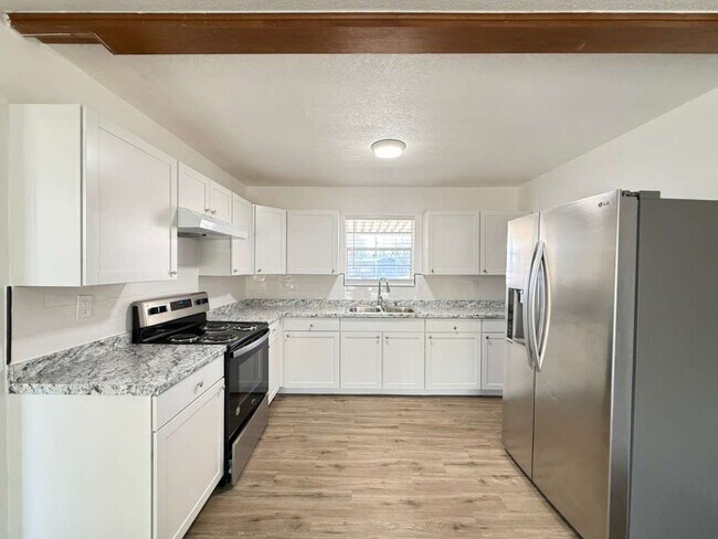 Foto del edificio - 317 E Lindbergh Blvd