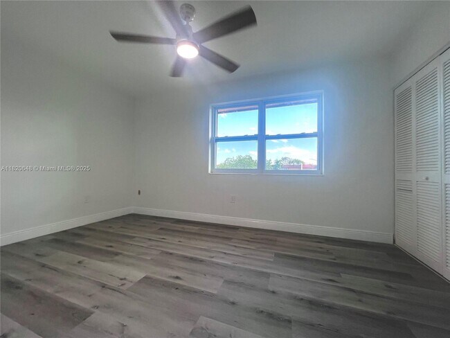 Foto del edificio - 2787 NW 196th St