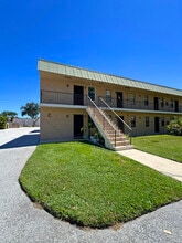 Building Photo - 1081 SE Monterey Rd