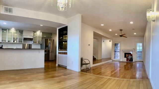 Dining room - 899 N Pearl St