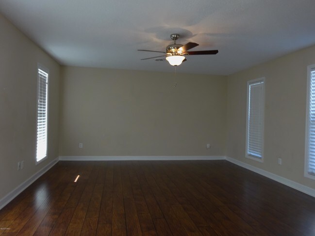 Building Photo - 222 Lakewood Dr