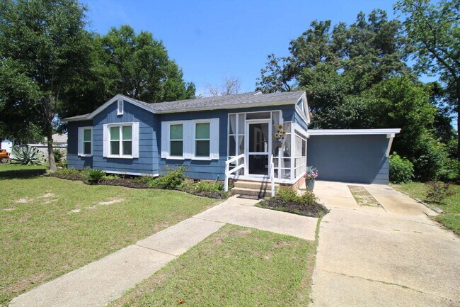 Foto del edificio - Live Near the Water & NAS Pensacola — Charming 3BR Cottage with Screened Porch, Character Details...