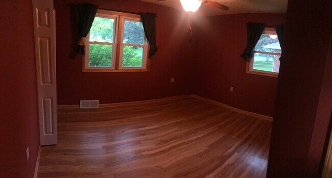 Master Bedroom - 5447 Pepperidge Rd