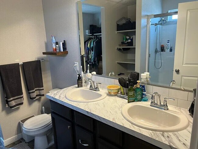 Foto del edificio - 9350 W Songwood Dr