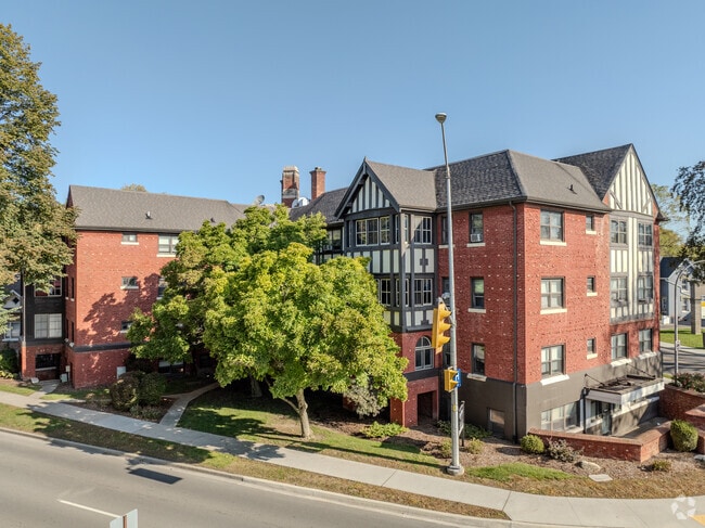 Building Photo - Kent Manor