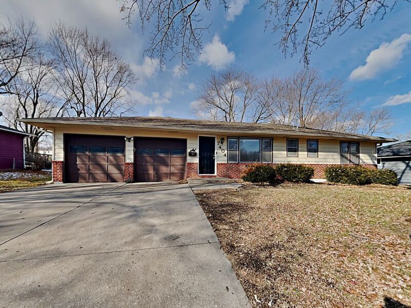 Foto principal - 7404 Hedges Ave