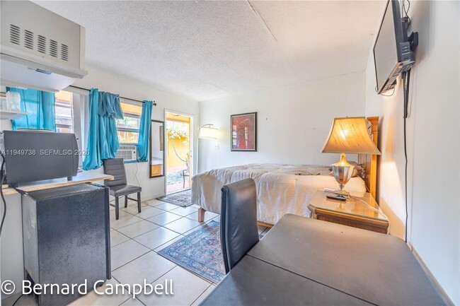 Building Photo - 129 SE 5th St