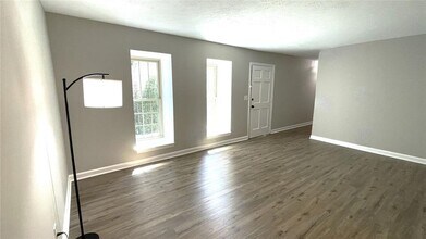 Building Photo - 3091 Colonial Way