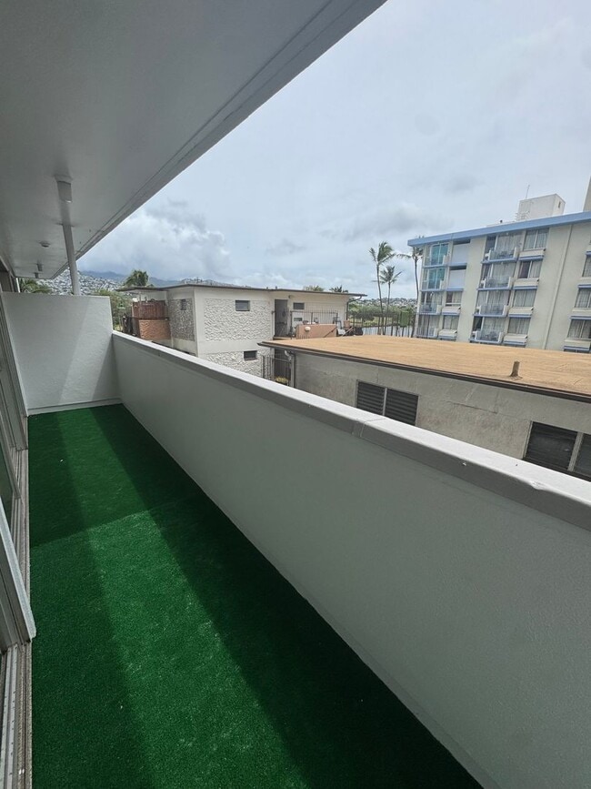 Building Photo - 2281 Ala Wai Blvd