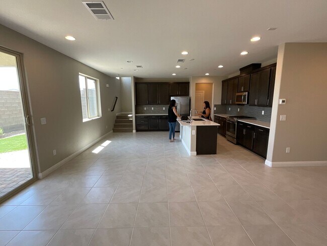 Foto del edificio - Beautiful 2 story Home near 95/11 and Skye Canyon