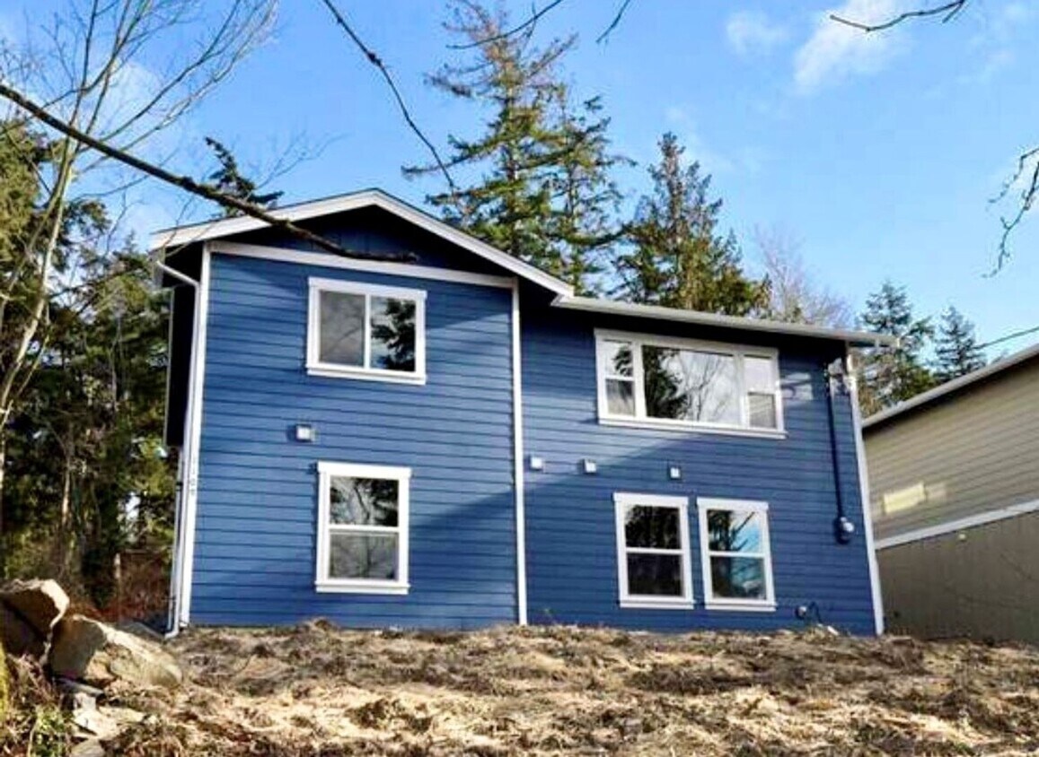 Primary Photo - Beautiful Two-Story Home for Rent near WWU!