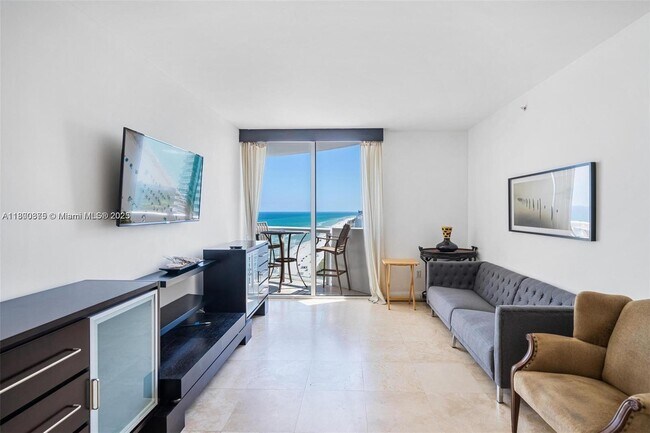 Foto del edificio - 6365 Collins Ave