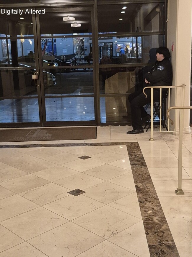 Building Photo - 600 W 9th St