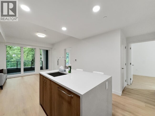 Building Photo - 133 W 49th Ave