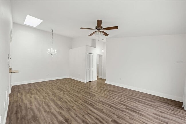 Foto del edificio - 3300 Loveland Blvd