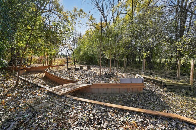 Foto del edificio - 1036 Guerin Rd