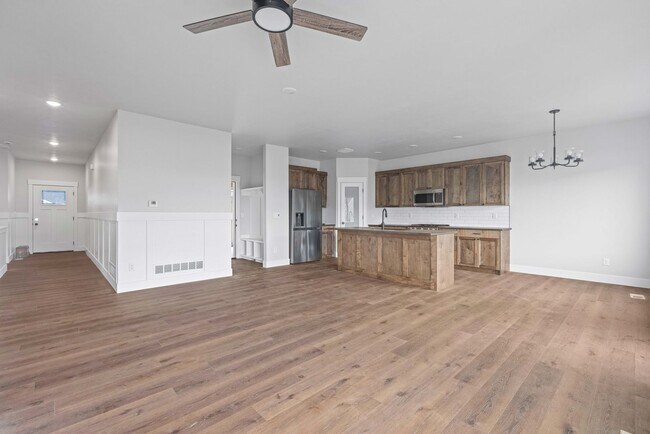 Foto del edificio - Modern 5 Bed, 4 Bath Twin Home in Sugar City!