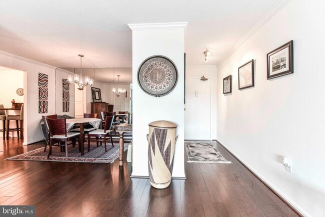 Building Photo - 1300 Army Navy Dr