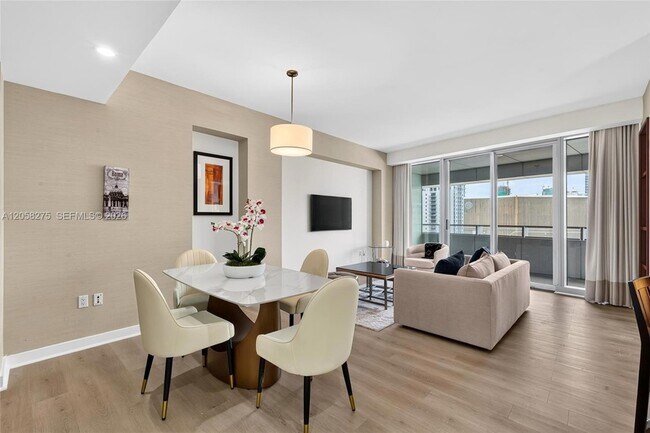 Foto del edificio - 1395 Brickell Ave