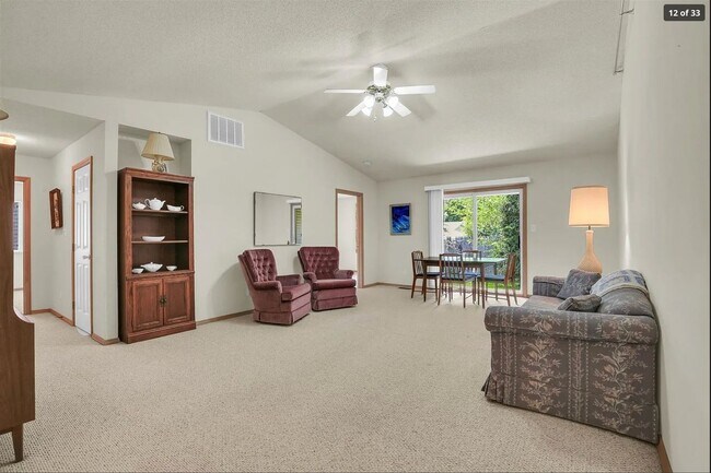Foto del edificio - 1801 Glenwood Oaks Ct