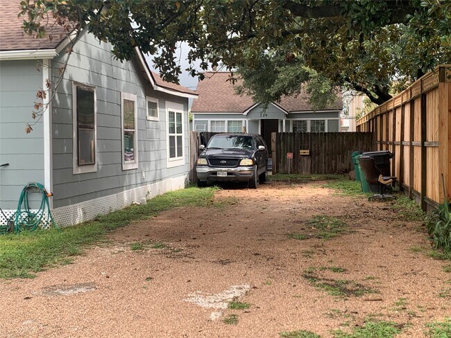 Building Photo - 119 E 27th St