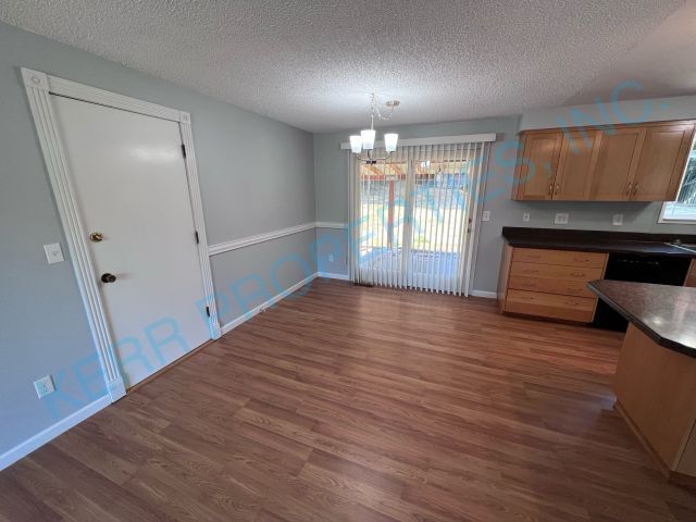 Building Photo - 2 Bd / 1 Bth - Central A/C - Den - Attache...