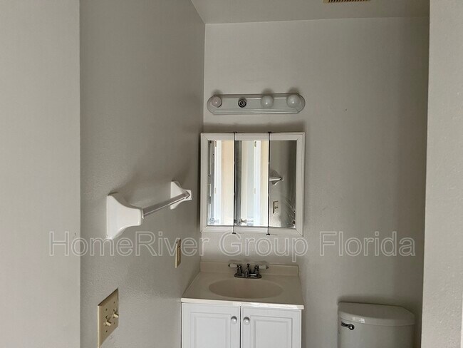 Foto del edificio - 305 Whitehall Ct
