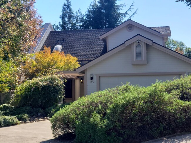 Building Photo - Two-Story Beauty Close to Town