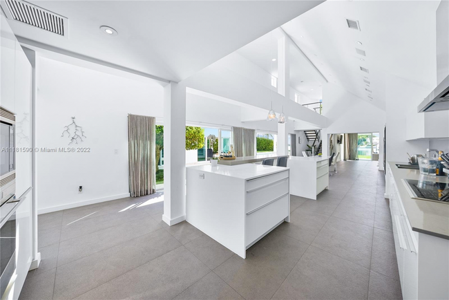 Foto del edificio - 890 Harbor Dr
