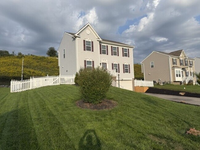 Photo - 422 Labrador Lane House