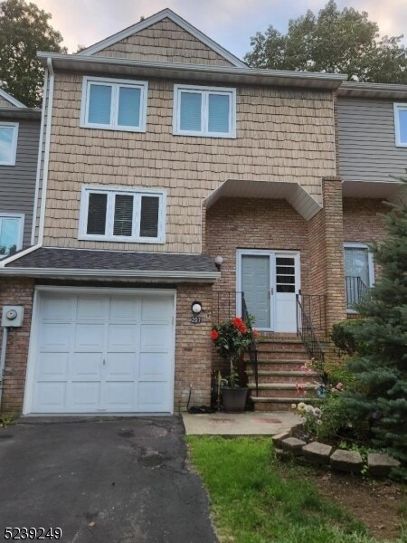 Primary Photo - 207 Patriots Rd
