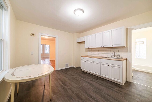 Foto del edificio - $1300 - Spacious Hamtramck home