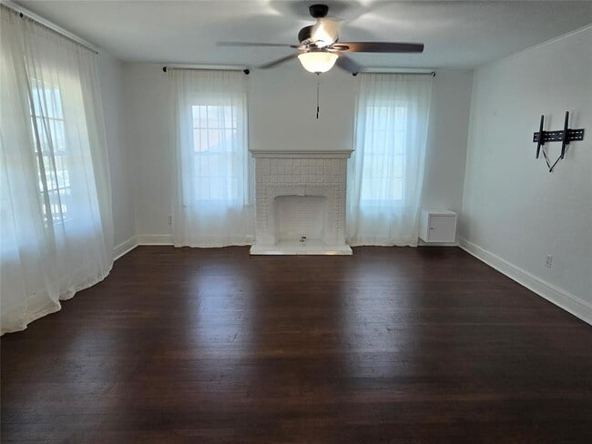 Building Photo - 4315 Avenue L