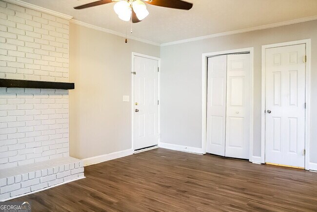 Building Photo - 302 Wren Cir