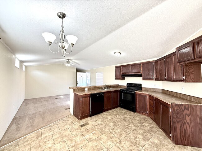 Building Photo - 291 Golden Dr