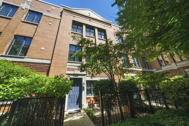 Building Photo - 1137 W Monroe St