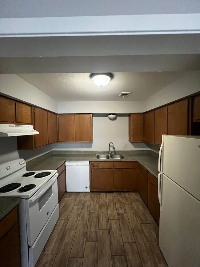 Foto del edificio - 2815 Longmire Dr