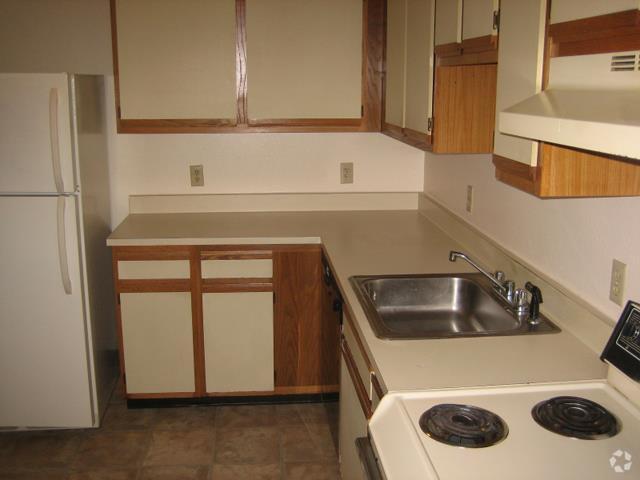 Kitchen - Meadowbrook Apartments