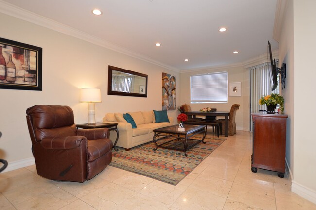 Foto del edificio - Luxury 2 Bd / 2 Ba Fully Furnished Condo a...