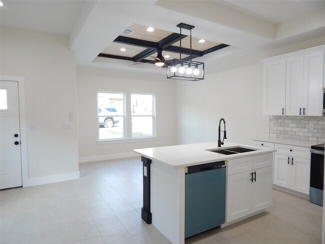 Foto del edificio - 16967 W Juneau St