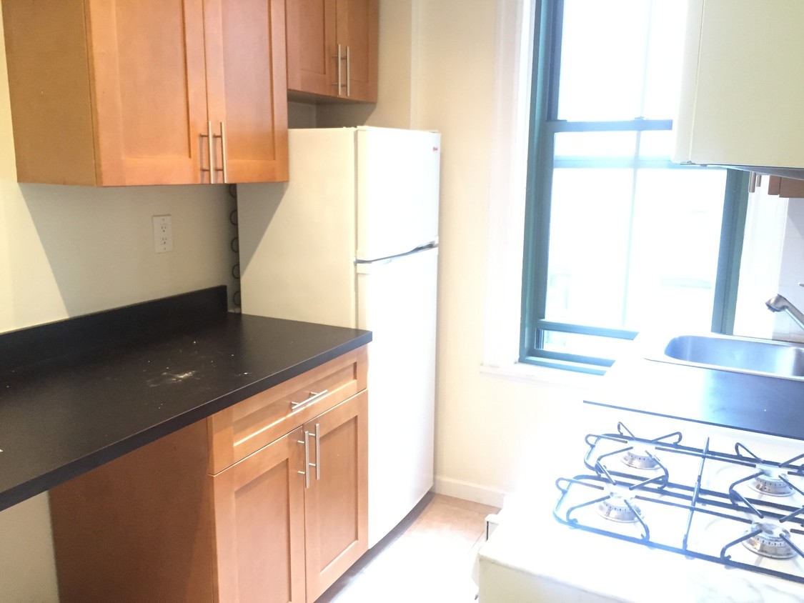Foto principal - 400 E 79th St