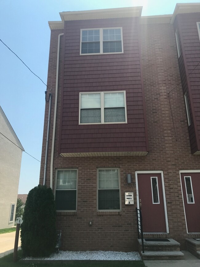 Foto del edificio - 240 Lauriston St