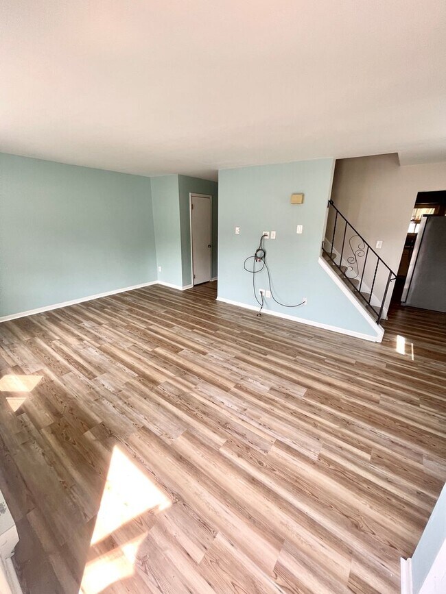 Building Photo - THREE BEDROOM TOWNHOUSE-East Penn Schools